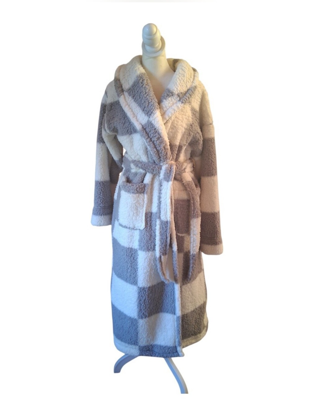 Sanctuary Plush Checkered Robe in Gray and  White M